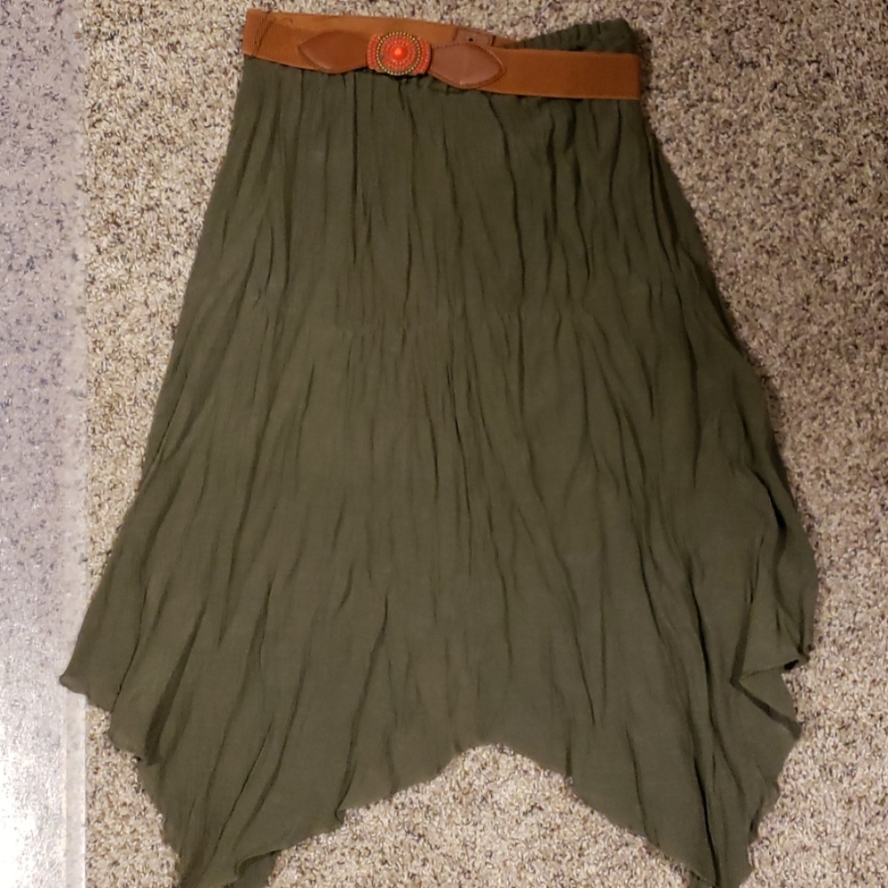 Green skirt with belt